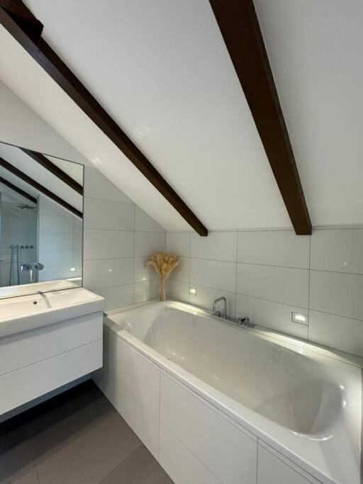 Juwel Am Stadtrand Von Wien Korneubourg Extérieur photo