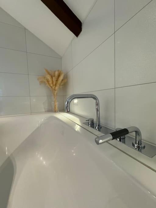 Juwel Am Stadtrand Von Wien Korneubourg Extérieur photo
